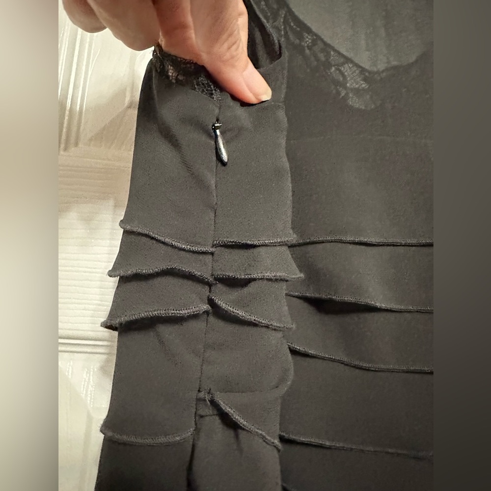Express ruffle blouse - Picture 3 of 5